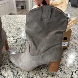 Mavis Ankle Suede Cowboy Boots